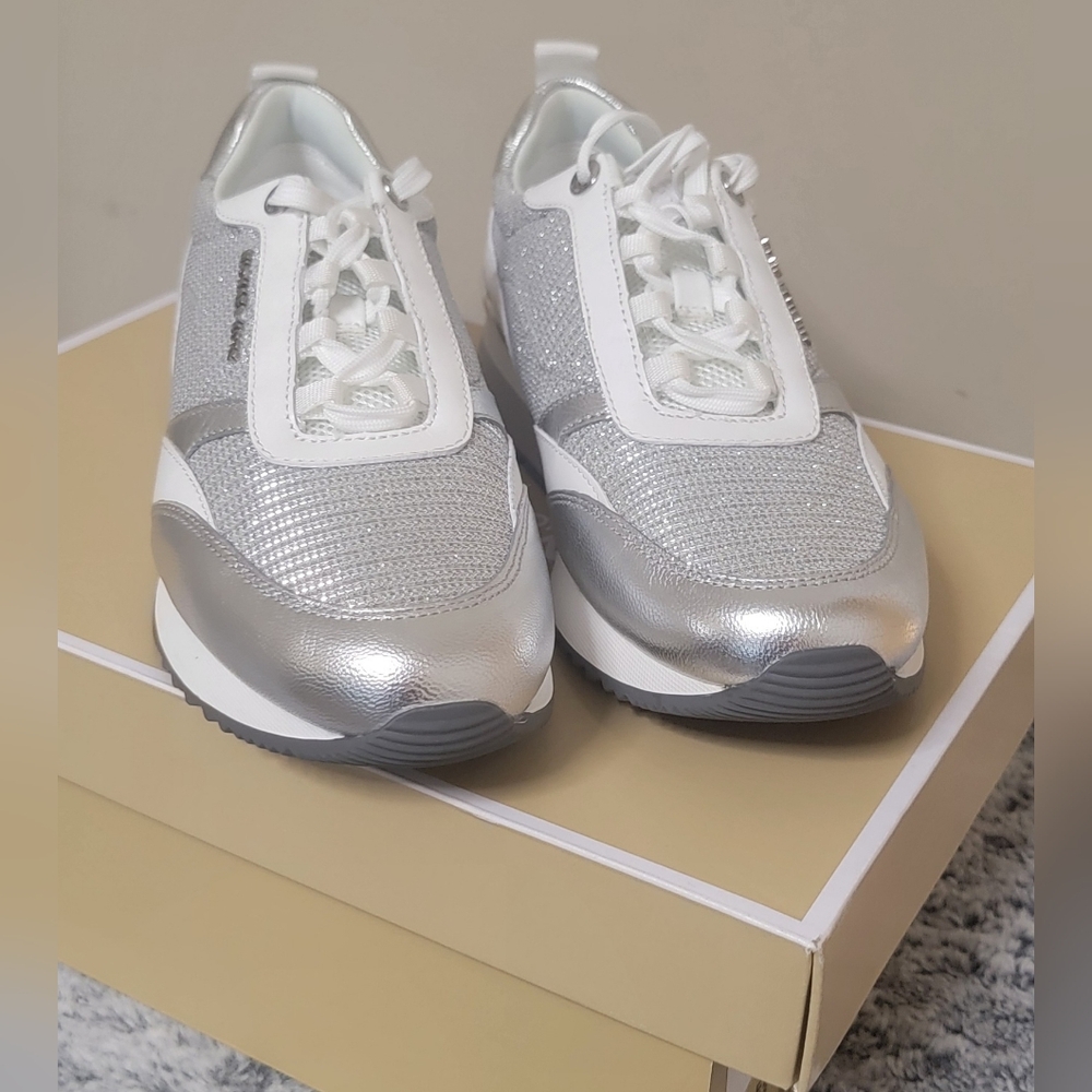 Michael Kors Womens Allie Stride Extreme T Silver 8M